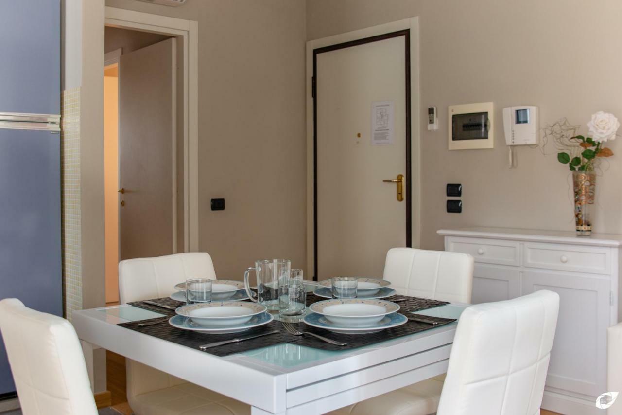 2-Bedroom Apt, With Balcony & Aircondition - 50 M From The Beach Marina di Pietrasanta Dış mekan fotoğraf