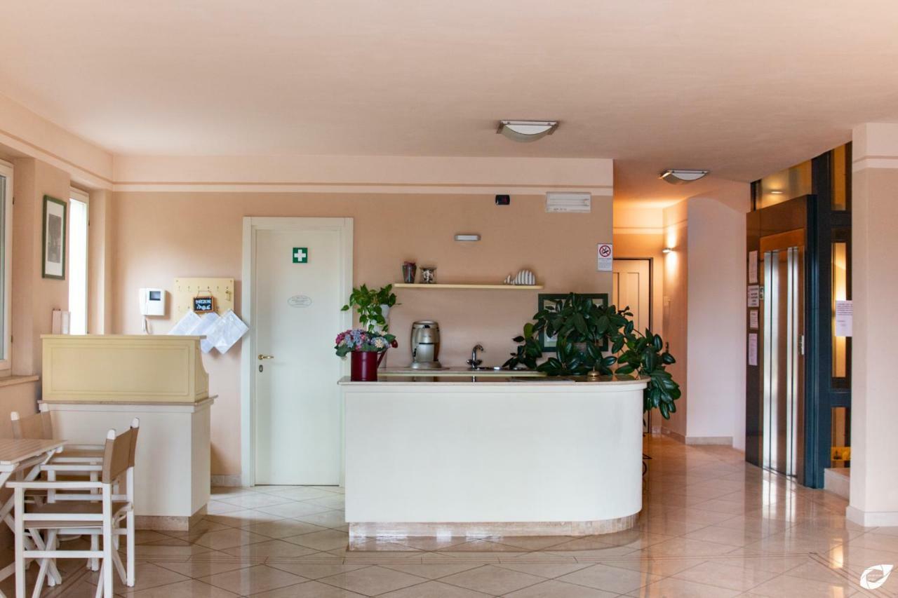 2-Bedroom Apt, With Balcony & Aircondition - 50 M From The Beach Marina di Pietrasanta Dış mekan fotoğraf