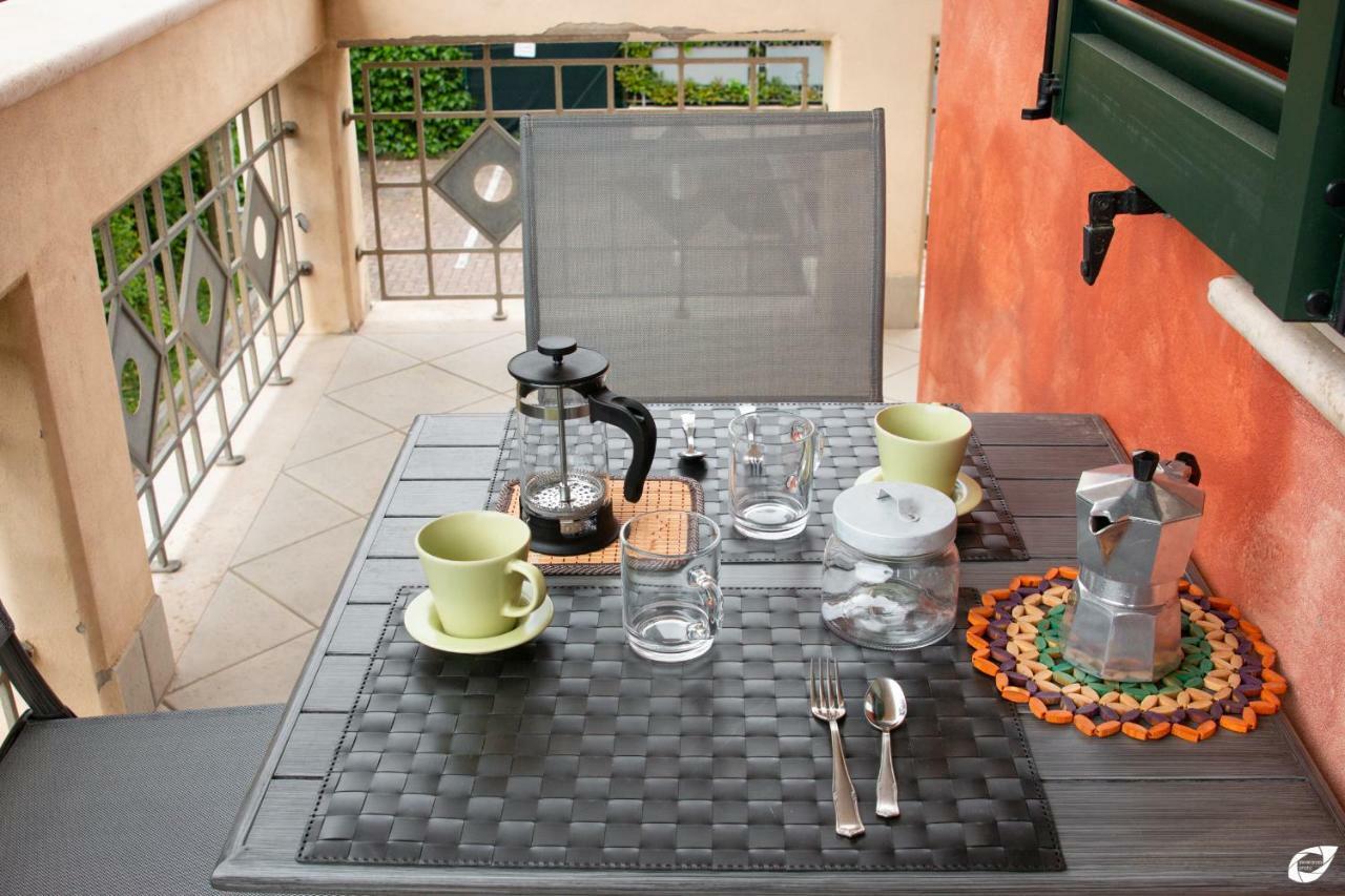2-Bedroom Apt, With Balcony & Aircondition - 50 M From The Beach Marina di Pietrasanta Dış mekan fotoğraf