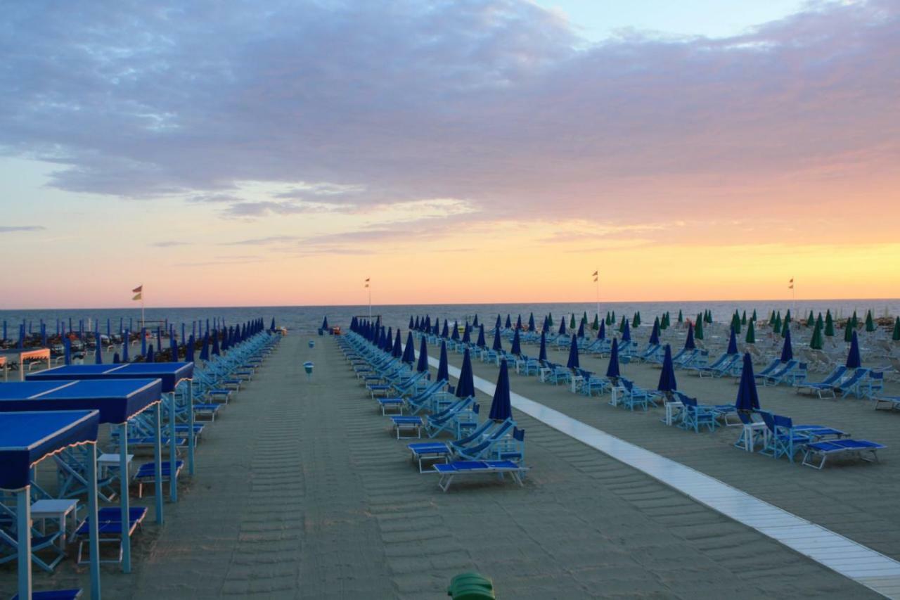 2-Bedroom Apt, With Balcony & Aircondition - 50 M From The Beach Marina di Pietrasanta Dış mekan fotoğraf